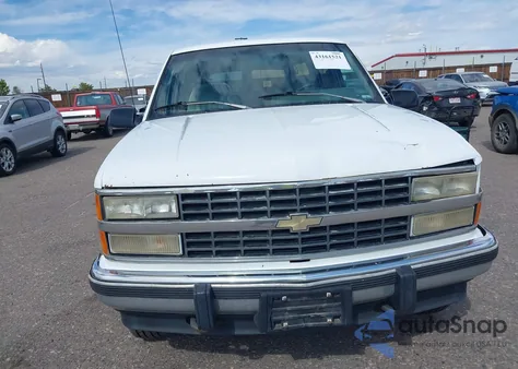 1993 Chevrolet Suburban K1500 z USA, uszkodzony, nr VIN 1GNFK16K6PJ397809